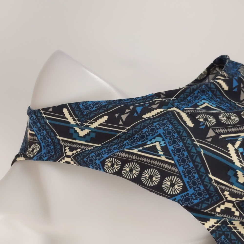 Cydney Mao Women's Top Size XL Blue Black Geometric Pattern Sleeveless V-Neck - Picture 6 of 13